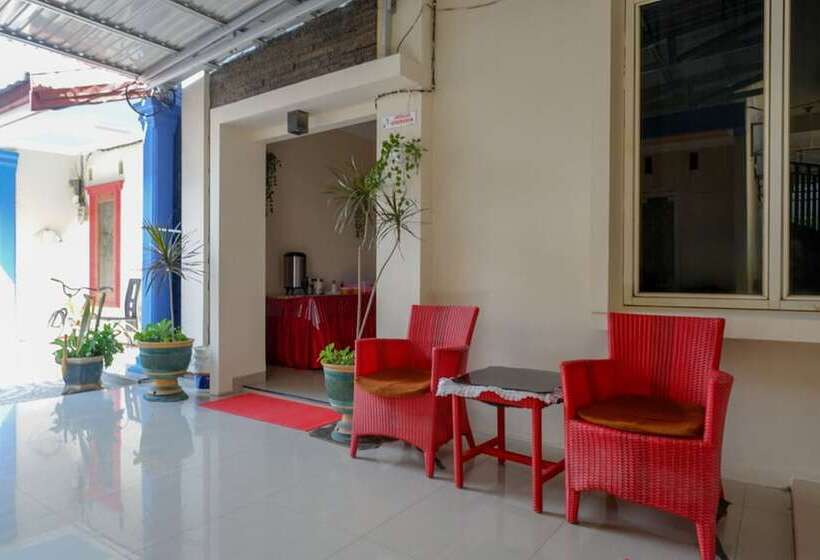 ペンション Reddoorz Near Millenium Waterpark Palu