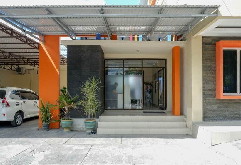 Пансион Reddoorz Near Millenium Waterpark Palu