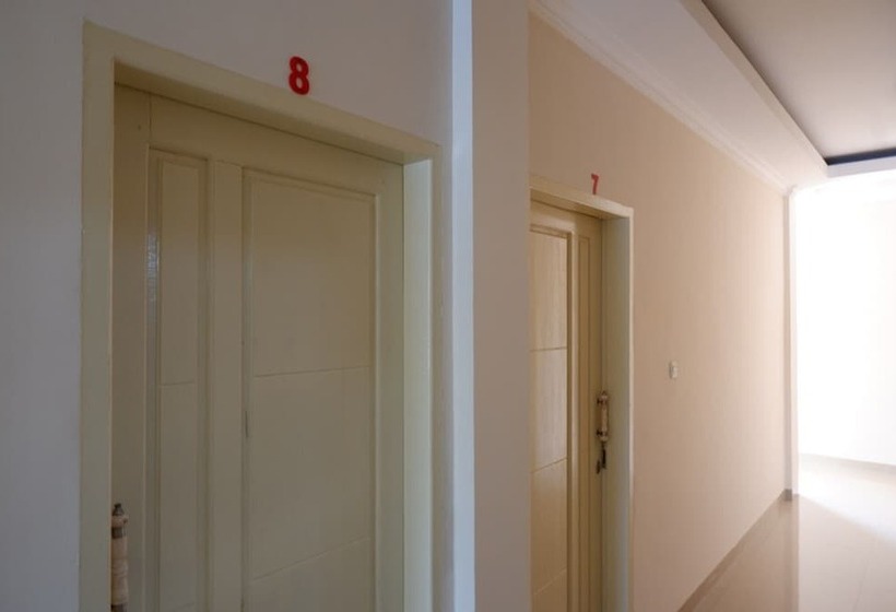 Пансион Reddoorz Near Millenium Waterpark Palu