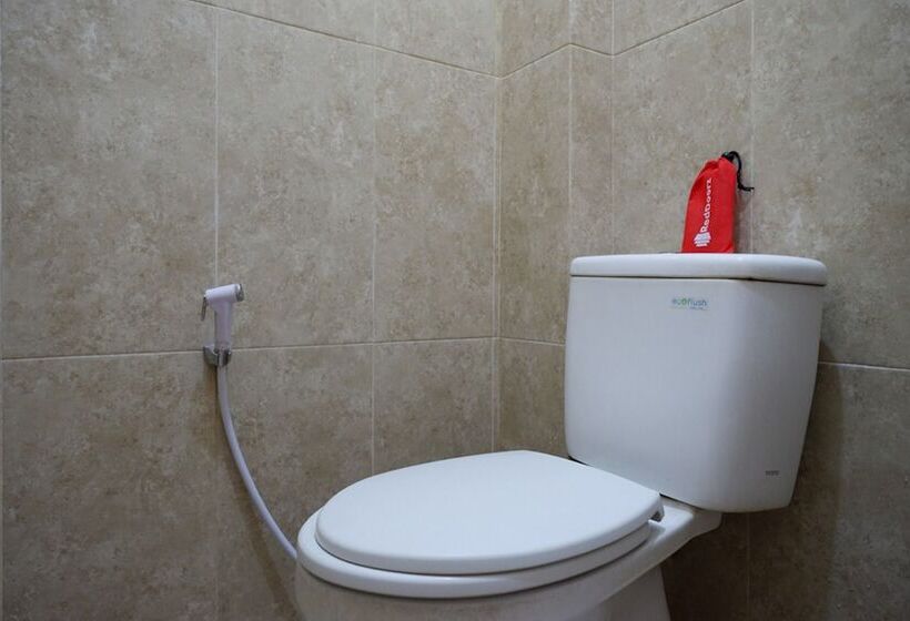 Пансион Reddoorz Near Millenium Waterpark Palu