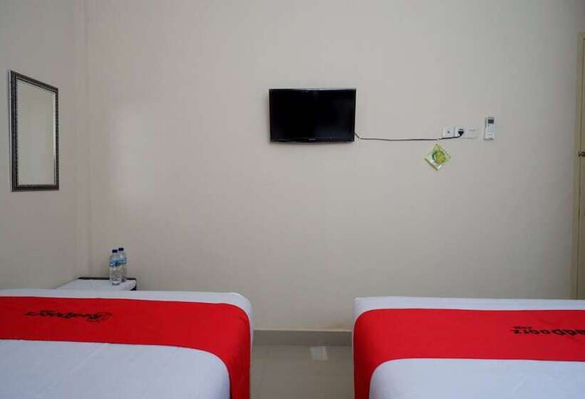 Пансион Reddoorz Near Millenium Waterpark Palu