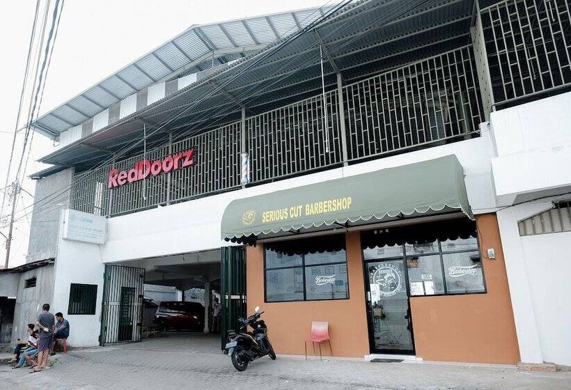 펜션 Reddoorz Near Tugu Pers Jambi