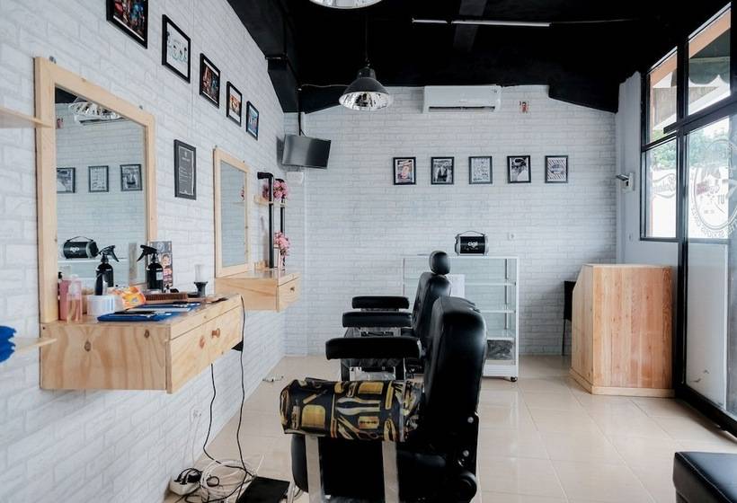 펜션 Reddoorz Near Tugu Pers Jambi