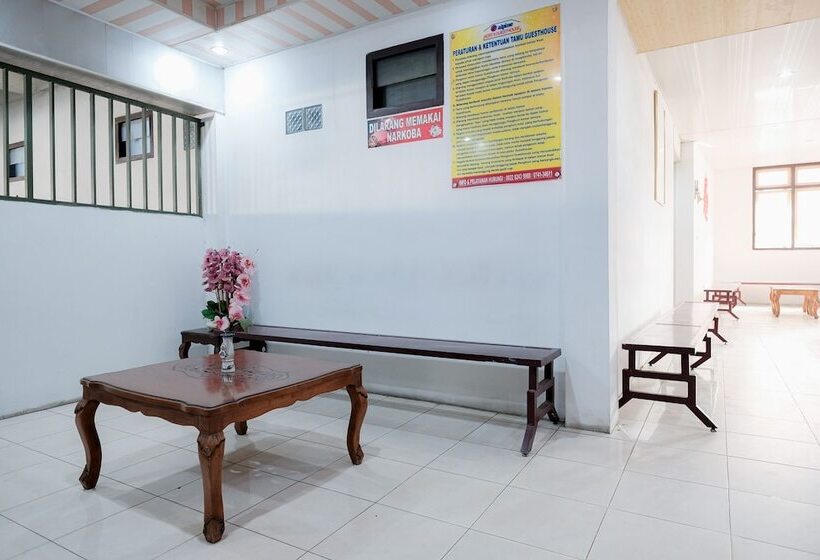 펜션 Reddoorz Near Tugu Pers Jambi