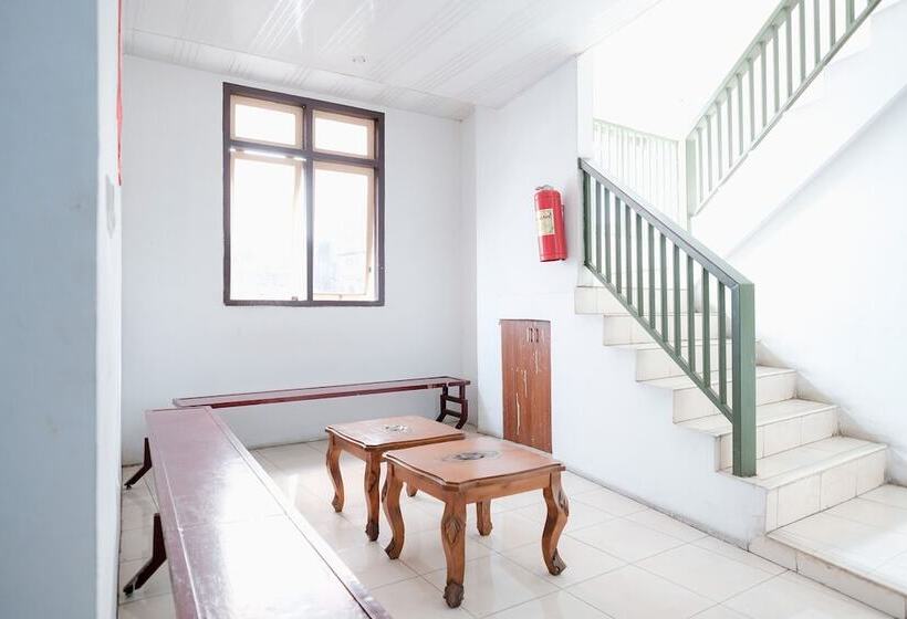 펜션 Reddoorz Near Tugu Pers Jambi