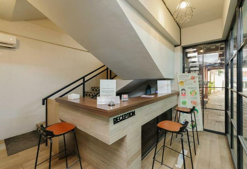 膳宿费 Urbanview Caverna Gandaria By Reddoorz