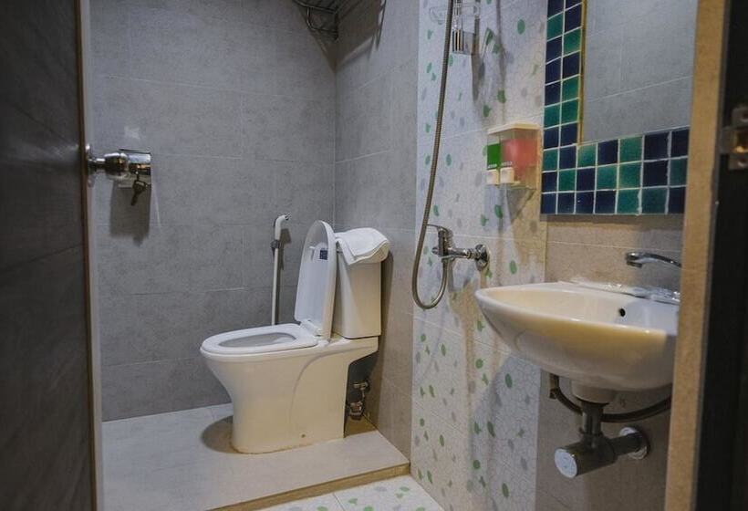 Пансион Reddoorz Plus Near Pantai Coastarina 2 Batam