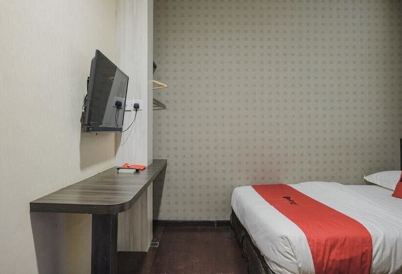 Пансион Reddoorz Plus Near Pantai Coastarina 2 Batam