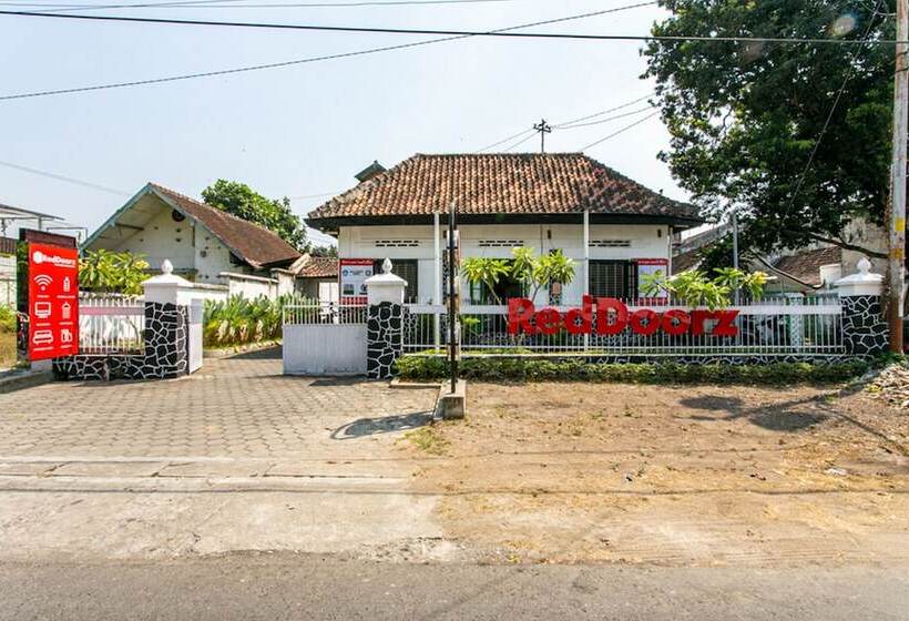 膳宿费 Reddoorz Plus Near Taman Sari 2