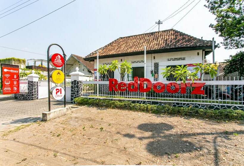 膳宿费 Reddoorz Plus Near Taman Sari 2