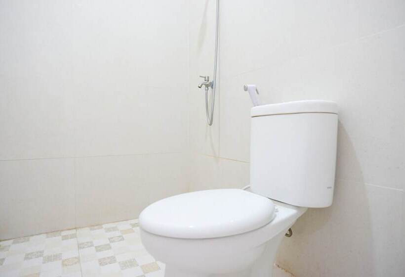 פנסיון Reddoorz Plus Syariah Near Stasiun Tegal 2