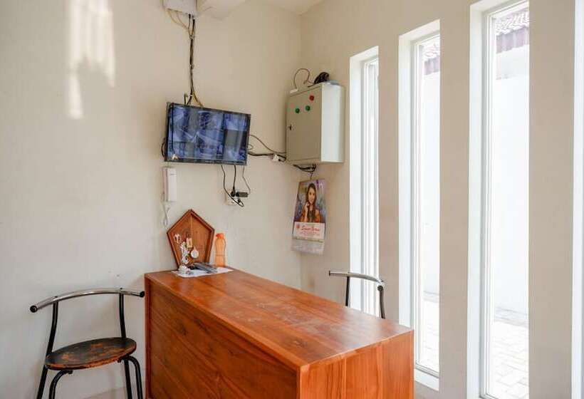 פנסיון Reddoorz Plus Syariah Near Stasiun Tegal 2