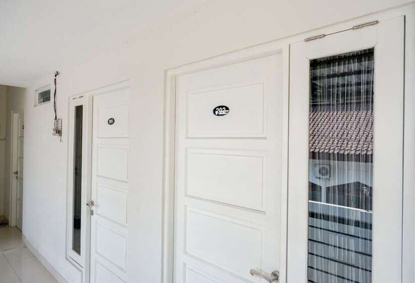 פנסיון Reddoorz Plus Syariah Near Stasiun Tegal 2