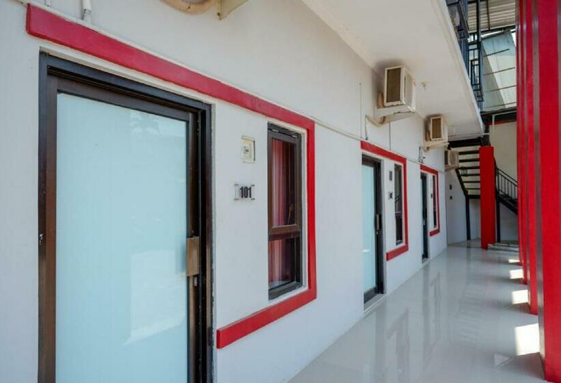 ペンション Reddoorz Syariah Near Alun Alun Tegal