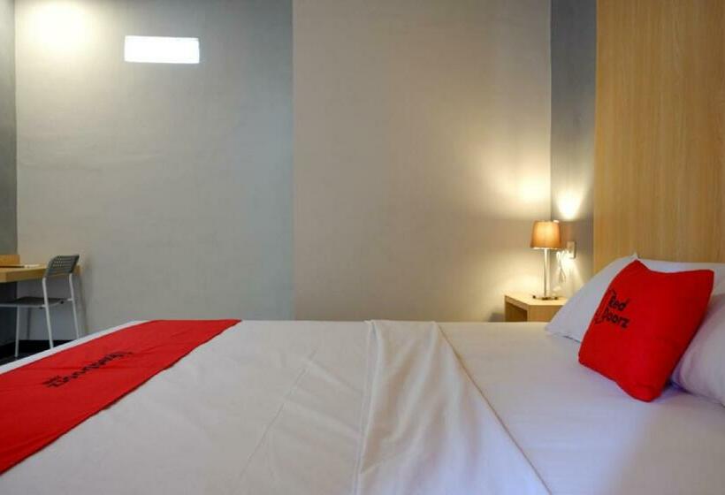 ペンション Reddoorz Syariah Near Alun Alun Tegal