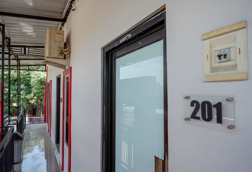 ペンション Reddoorz Syariah Near Alun Alun Tegal