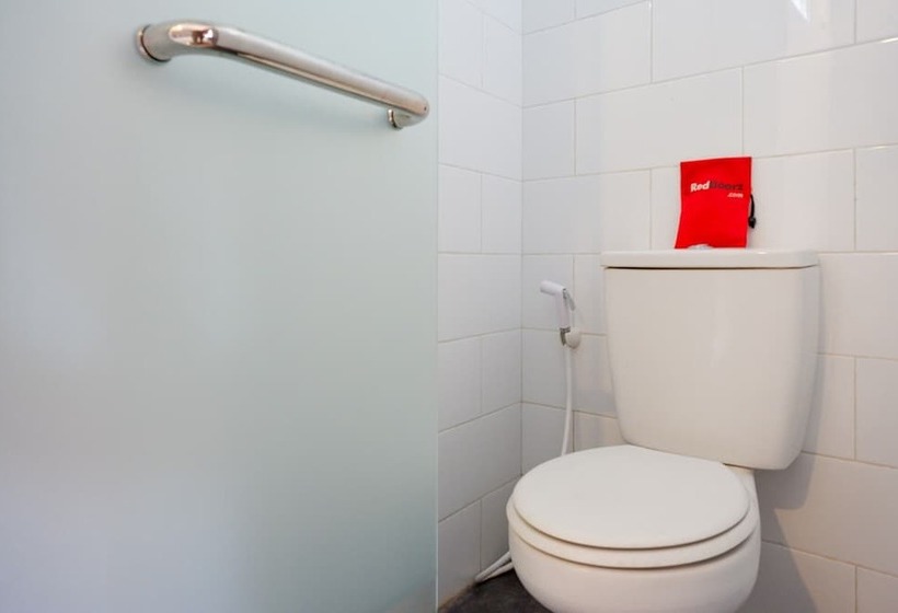 ペンション Reddoorz Syariah Near Alun Alun Tegal