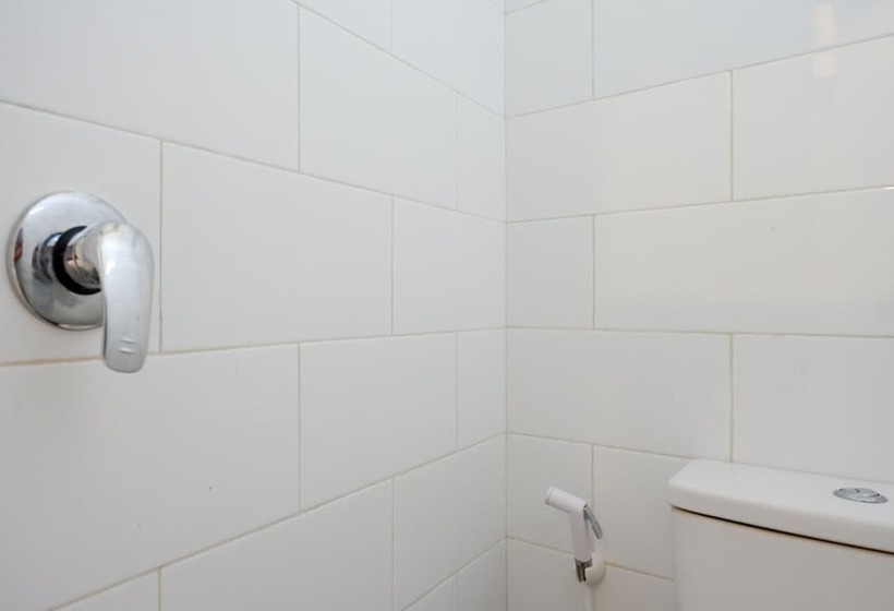 ペンション Reddoorz Syariah Near Alun Alun Tegal