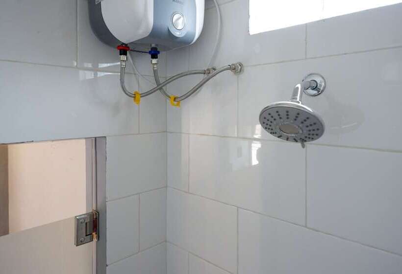 ペンション Reddoorz Syariah Near Alun Alun Tegal