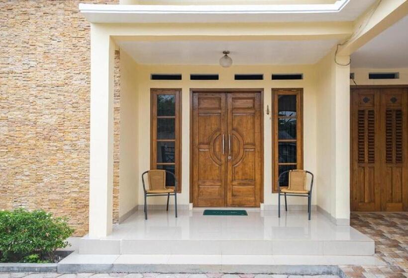 膳宿费 Reddoorz Syariah Near Grand Kota Bintang