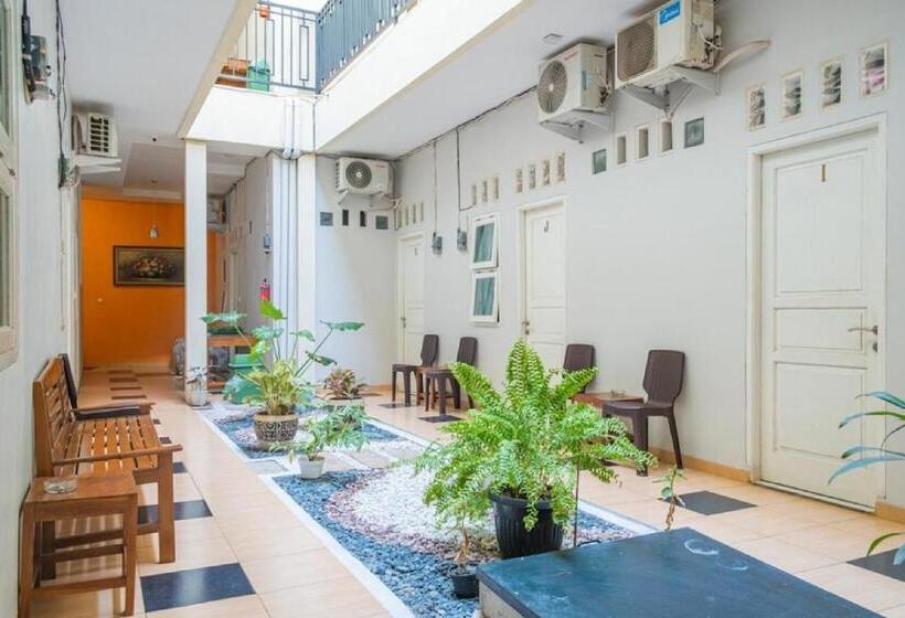 膳宿费 Reddoorz Syariah Near Grand Kota Bintang