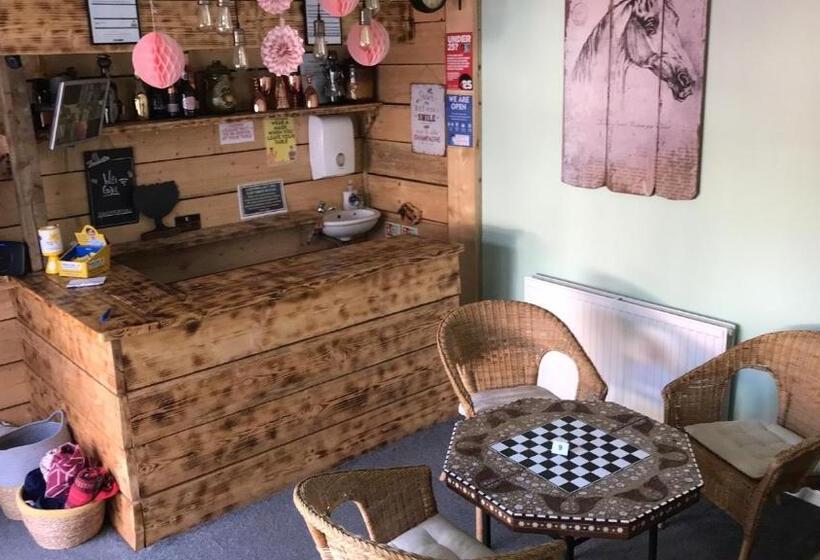 פנסיון The Hawthornes Licensed Guest House