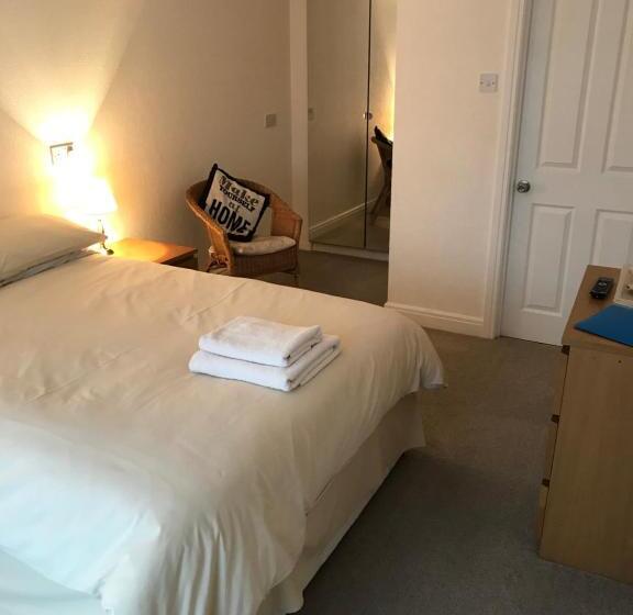 פנסיון The Hawthornes Licensed Guest House