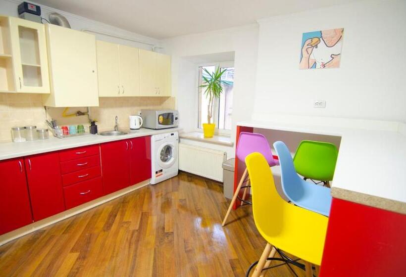Pop Art Hostel Rynok Sq