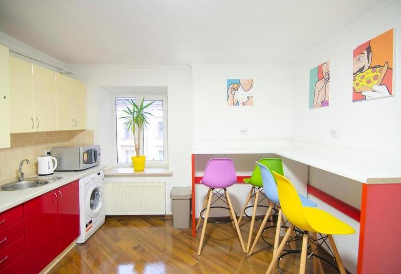 Pop Art Hostel Rynok Sq
