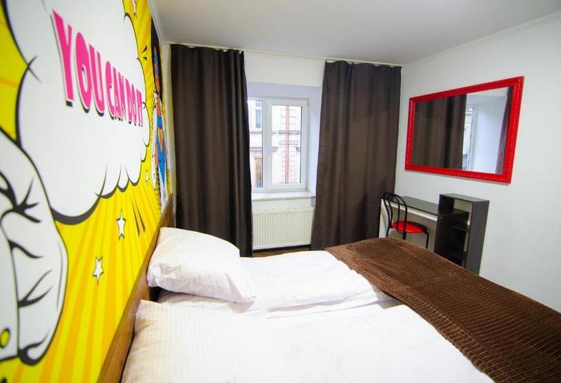 Pop Art Hostel Rynok Sq