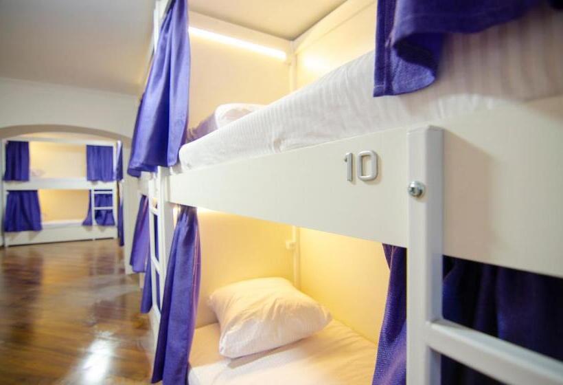 Pop Art Hostel Rynok Sq