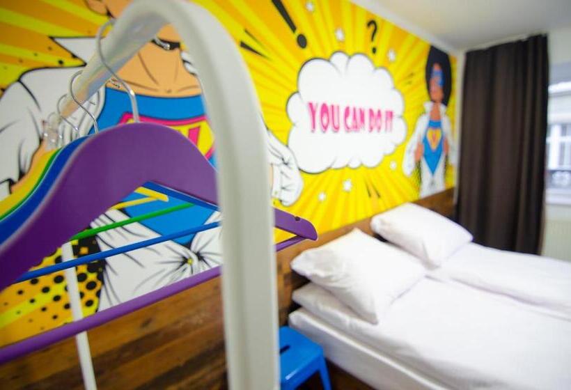 Pop Art Hostel Rynok Sq