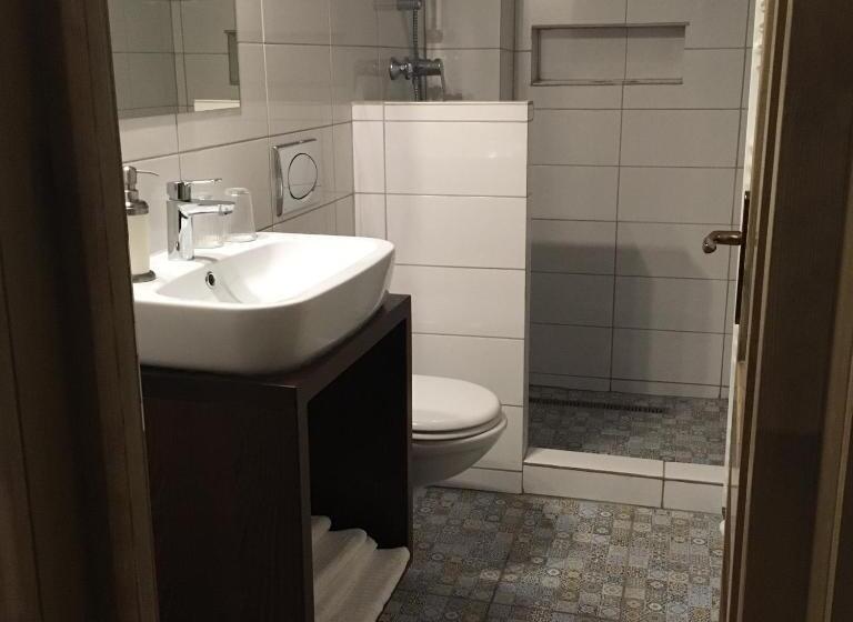 تختخواب و صبحانه Casa Karola Ház