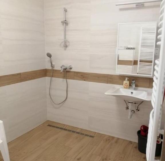 ベッドアンドブレックファースト Ludvig Panzió