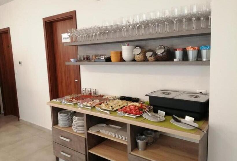 ベッドアンドブレックファースト Ludvig Panzió