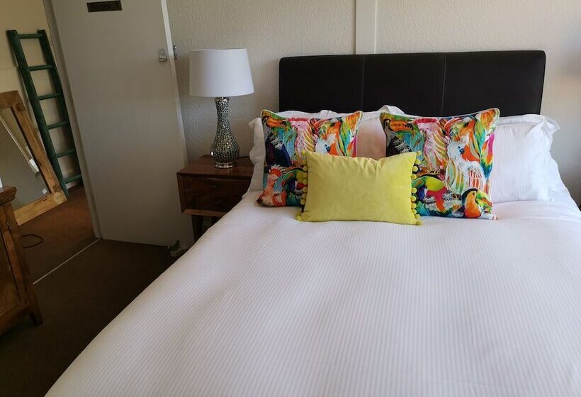 ベッドアンドブレックファースト The Lazy Lion