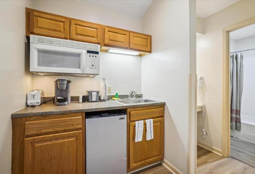 هتل Cedarbrook Queen Studio 210