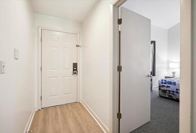 בית מלון כפרי Cedarbrook Queen Suite 202