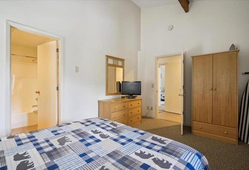 בית מלון כפרי Cedarbrook Queen Suite 202