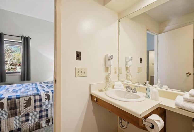 בית מלון כפרי Cedarbrook Queen Suite 202