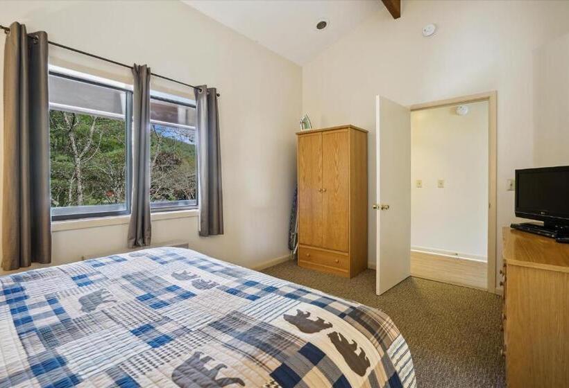 בית מלון כפרי Cedarbrook Queen Suite 203