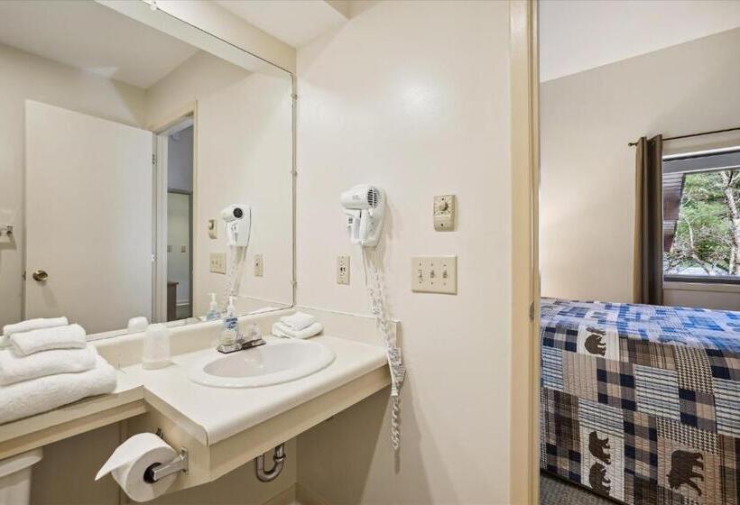 בית מלון כפרי Cedarbrook Queen Suite 203