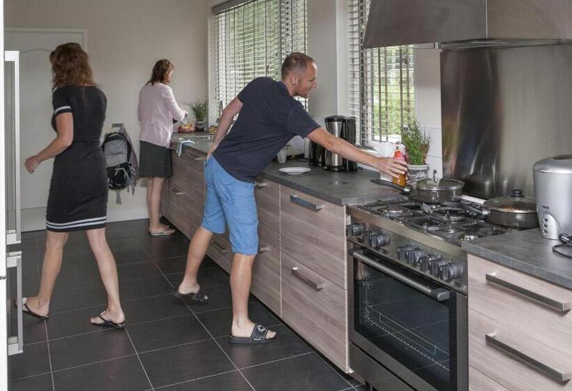 هتل Groeps Villa 24 Pers