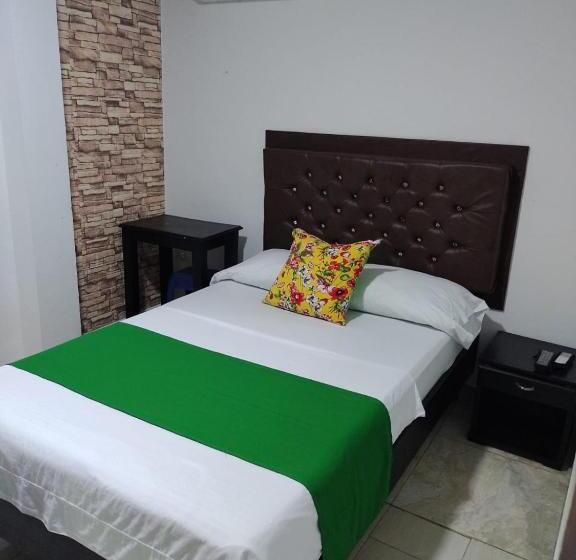 בית מלון כפרי Plaza Centro