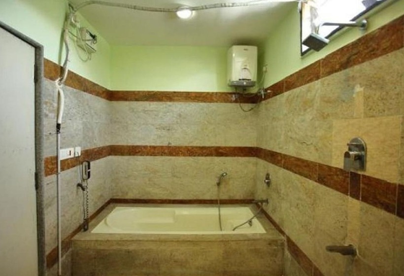 בית מלון כפרי Shiva Residency