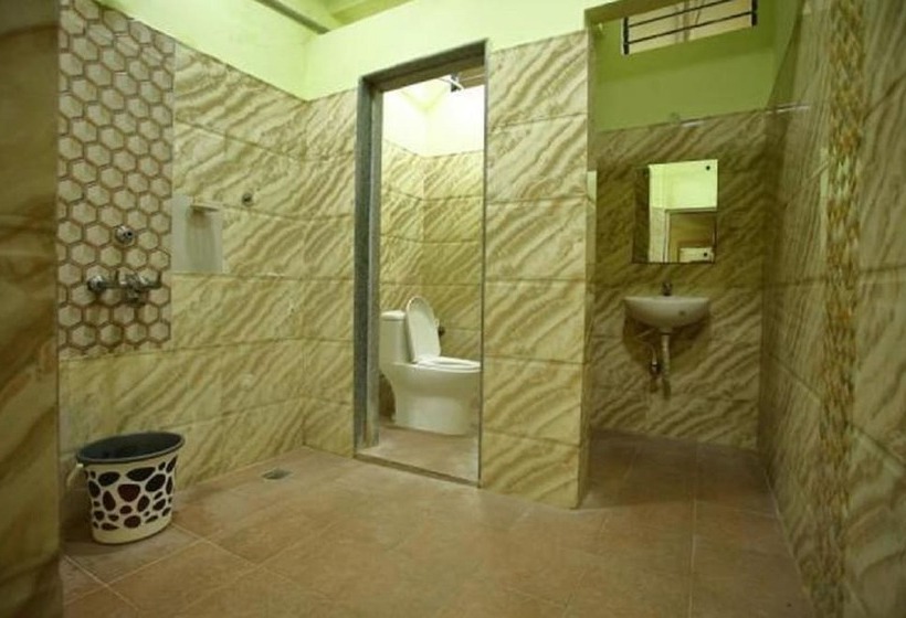 בית מלון כפרי Shiva Residency