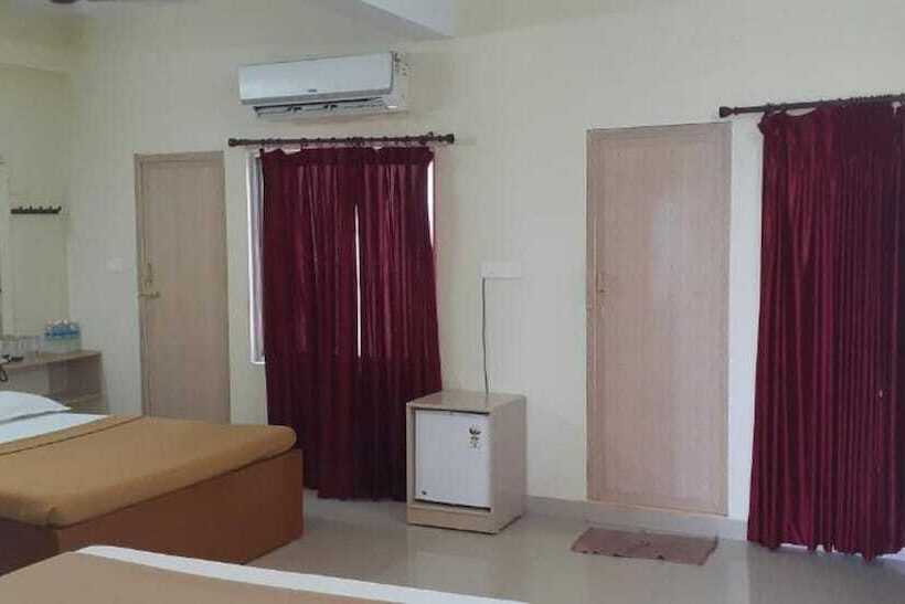 בית מלון כפרי Shiva Residency