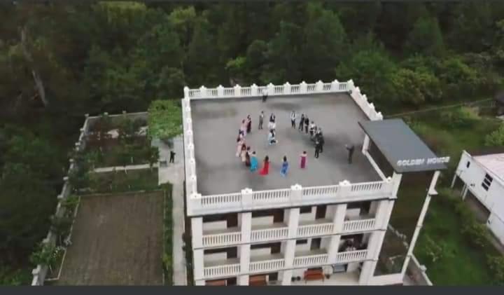 پانسیون Golden House