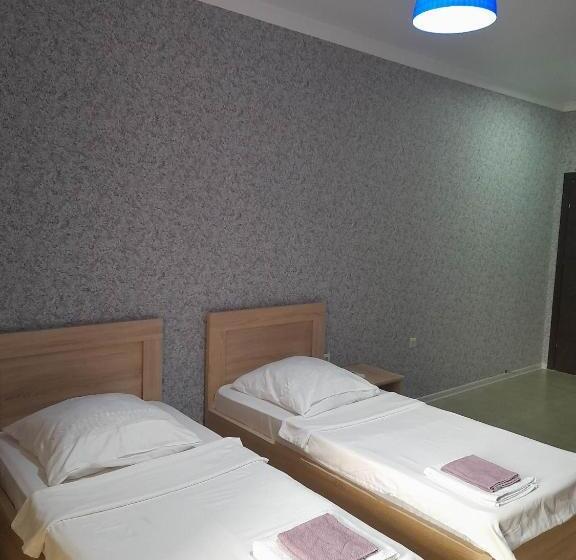 پانسیون Golden House