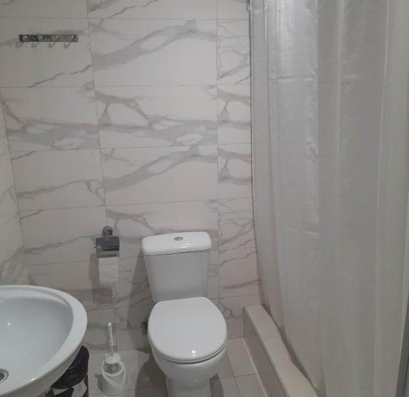 پانسیون Golden House